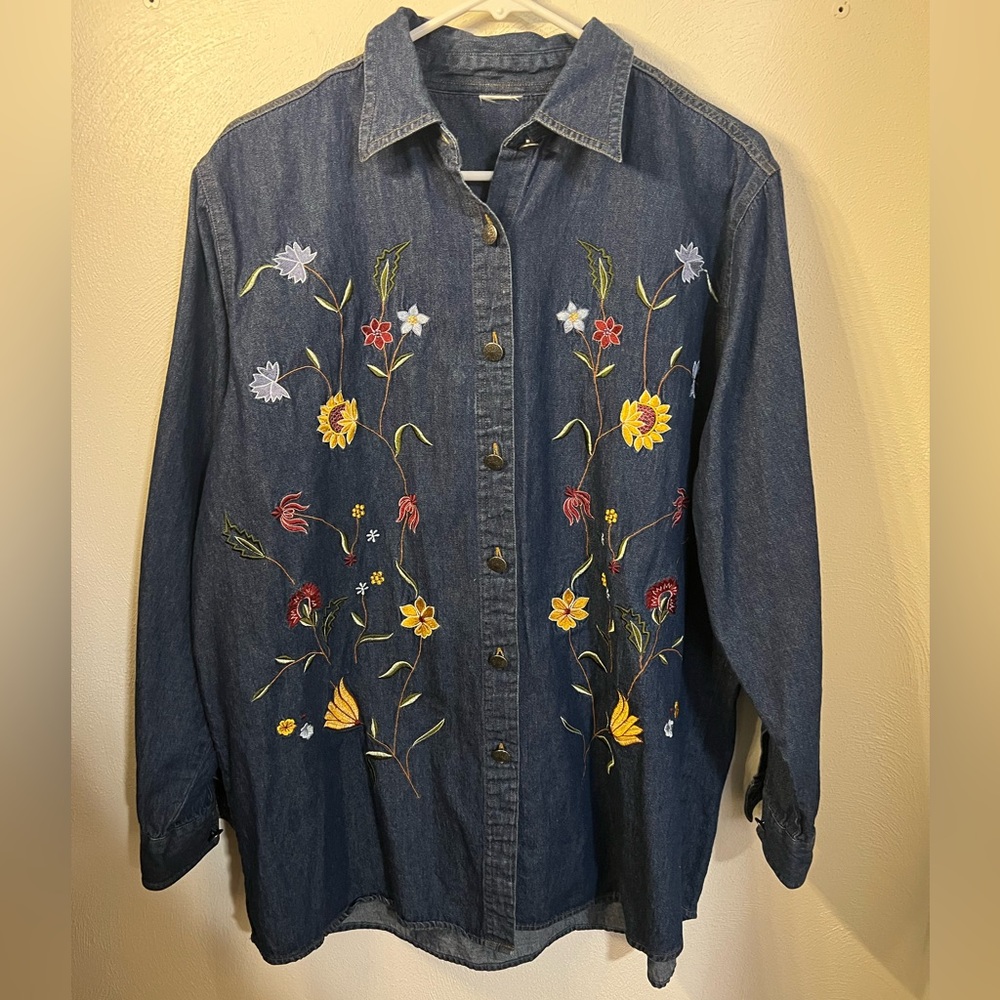 NO BRAND Classic Floral Embroidered Denim Jean Button Down Shirt Women's Size XL